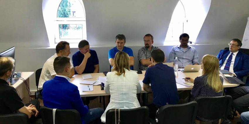 Наша спільність - не лише в назві. Експерти Українського інституту майбутнього та представники Української Ради Бізнесу заявили про готовність до спільної роботи над реформами в сфері економіки